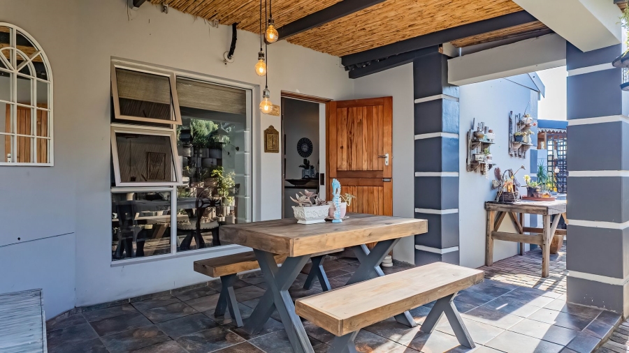 5 Bedroom Property for Sale in Fraaiuitsig Western Cape